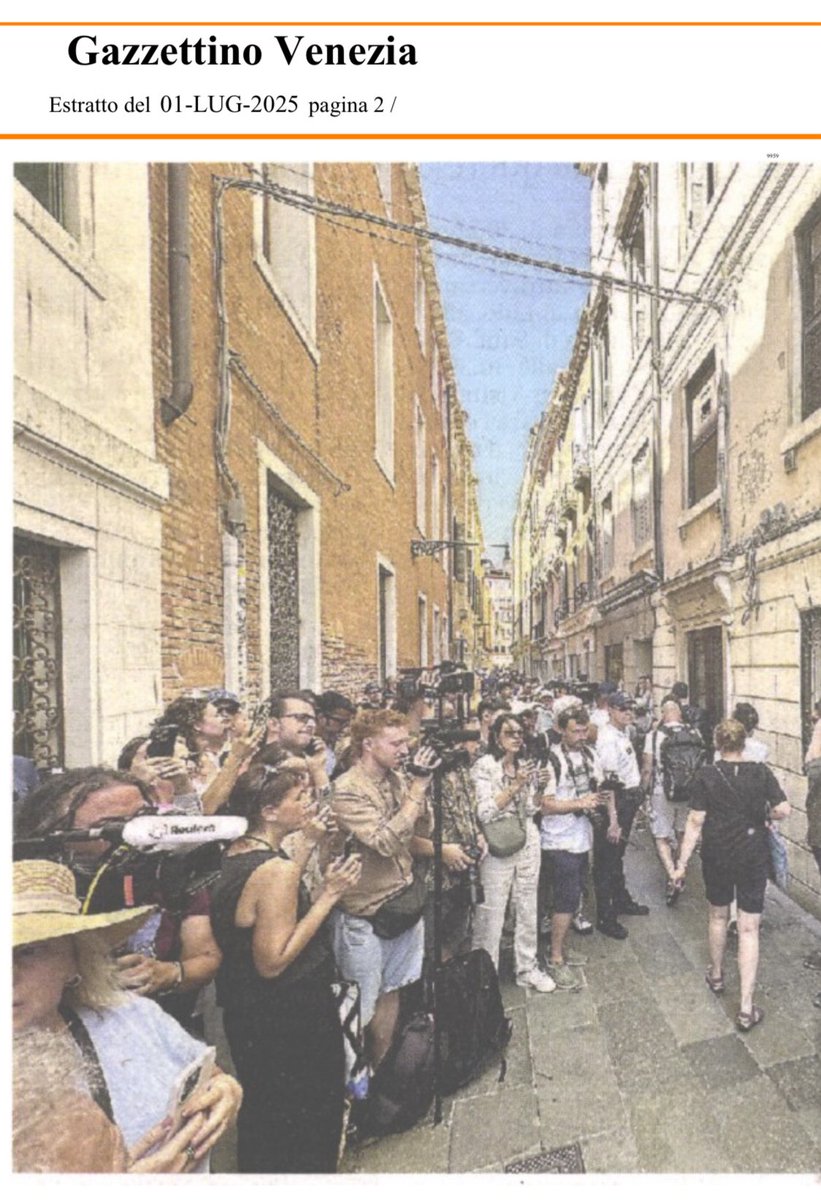 Wenn man solche Bilder sieht (Schaulustige und Fotografen, die vor Harry‘s Bar auf Bezos+Co warten) verliert man den Glauben an die Menschheit.