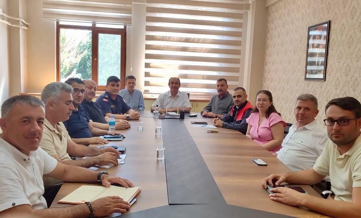 Gönen Kaymakamlığı ev sahipliğinde, İlçe Kaymakamı Ahmet ALTINTAŞ başkanlığında Çeltik Komisyonu Toplantısı düzenlendi. Toplantıya, aynı zamanda kurul üyesi ve ekici temsilcisi olan Yönetim Kurulu Başkanımız İsmail MUTLU da katılım sağladı.