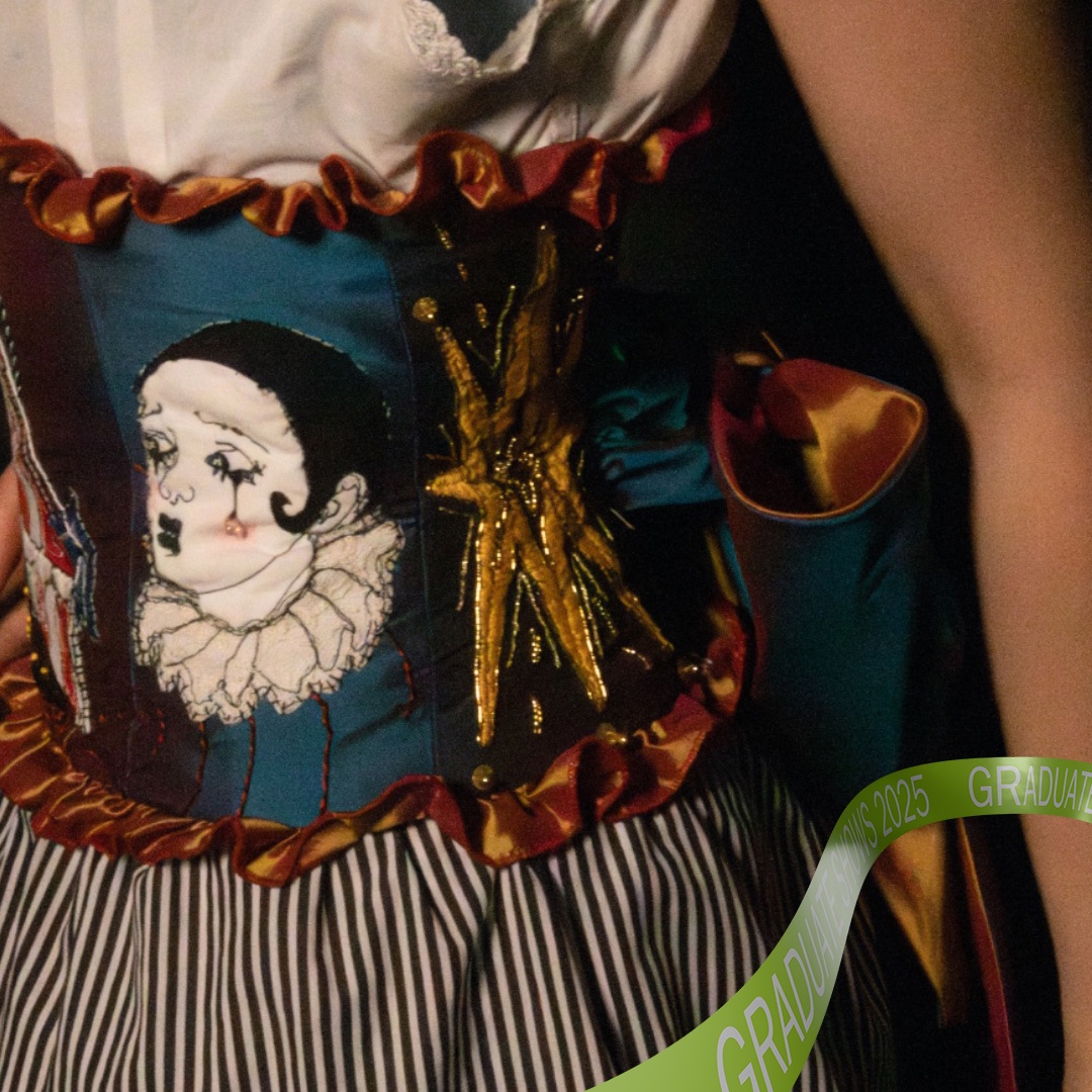 🧵 Olivia Moss stitched a story worth remembering. Her hand-embroidered corset Circus of Stitch, shown at our 2025 Graduate Show, explored sorrow, mischief &amp; transformation through the clown archetype. #OnesToWatch2025 #AUPGradShows #Embroidery #TextileDesign #aupartanddesign