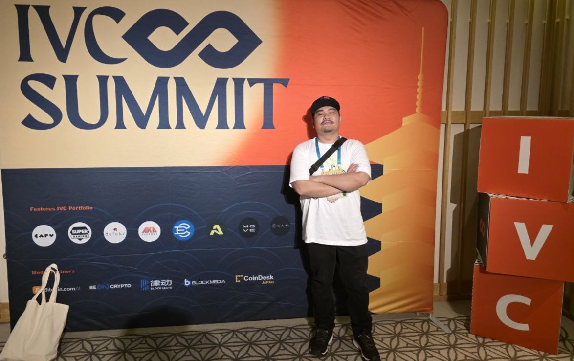 generaltuna19's tweet photo. Got to have that mandatory ESports Pose
#IVCSummit https://t.co/MiIiO3k6Fl