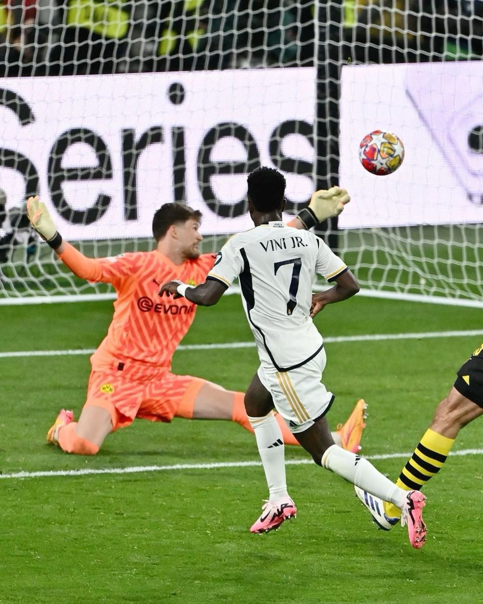 theMadridZone's tweet photo. 🚨 Vinícius Jr. record vs Dortmund: 

• 2 games 
• 4 goals 
• 1 hat-trick 

Another battle incoming. ⚔️ https://t.co/EA7L0YdZ3z