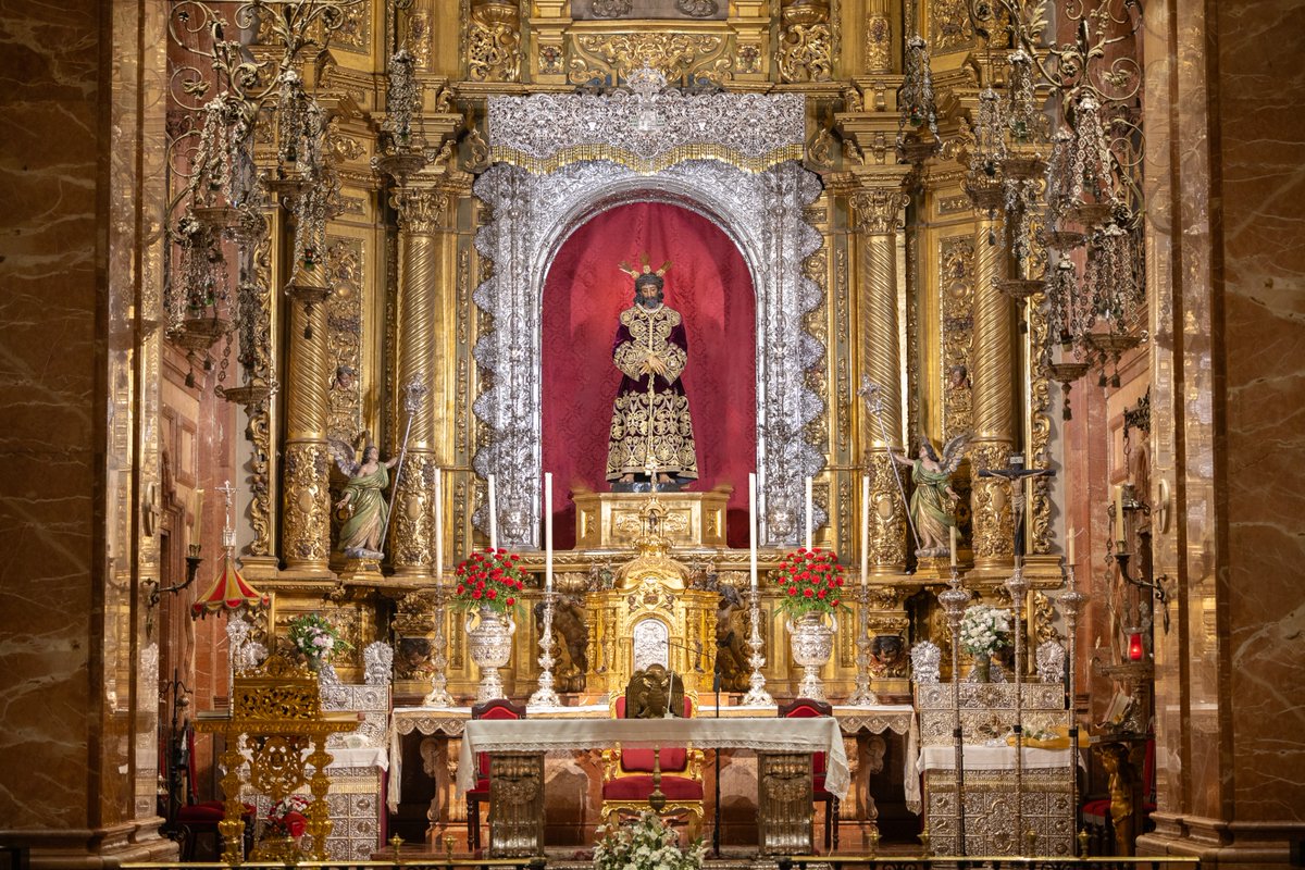 El Señor de la Sentencia presidirá el altar mayor de la Basílica durante el día de hoy.

📸 Edu Marín