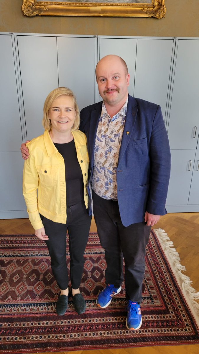 Viime viikolla vaihdettiin kuulumiset sisäministeri Mari Rantasen kanssa Suomi Areenassa.  Kutsuin ministerin myös Kiuruvedelle ja Ylä-Savoon vierailulle.