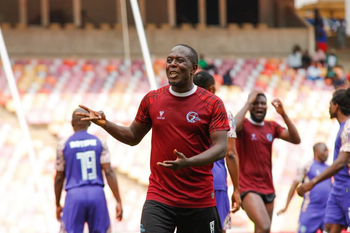 abujaveterans's tweet photo. Leading goal scorer in the ongoing All-Stars Int'l Veterans Invitational Tournament, Ariyo Agbana says the team's success for him, supersedes personal glory.

The fleet footed Ex Professionals FC attacker has 4 goals to his credit from two matches.

#LegendaryFootball https://t.co/f9GKrQxE38