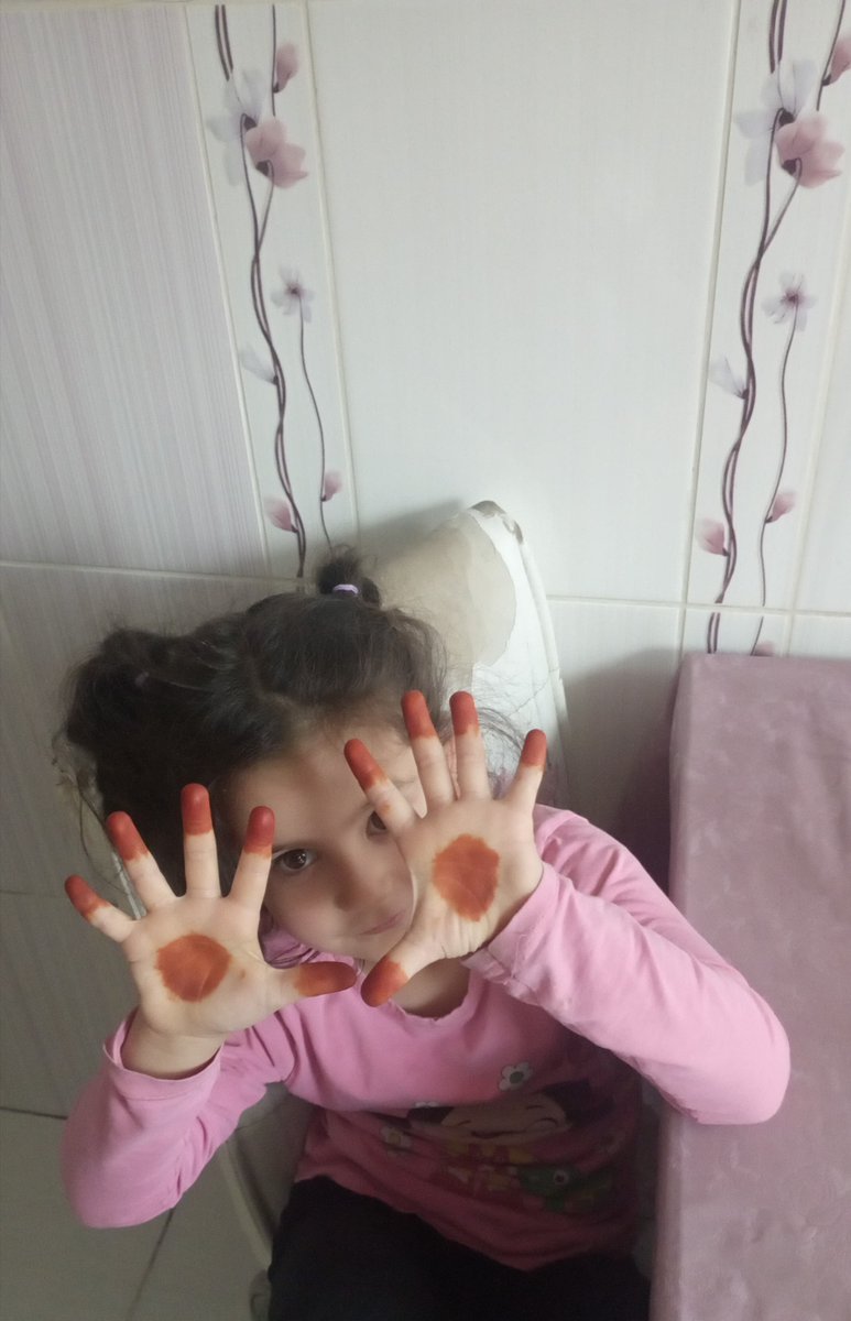 Gelir gelmez, kına sezonunu açtı. ☺️☺️
Bu kız beni öldürecek..🥰🥰🥰❤️❤️❤️

Sahi,
Kız mı!! Dayıya çekiyordu oğlan mı !! 🙂🙂🙂