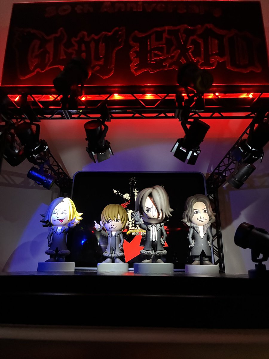 KentaK0411's tweet photo. GLAYジオラマ続編!
京セラドームのステージを再現しようアクリルでプレート作って見ました!
んーあんまりうまくいかなかったけど、これはこれでいいかも🤣
#GLAY #GLAY_Expo #TERU #HISASHI #JIRO #TAKURO #彼女のModern https://t.co/1QO8QaYSpg