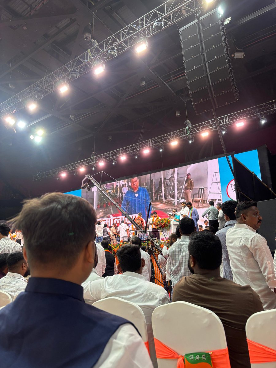 AnuragTripathiJ's tweet photo. "महाराष्ट्र को मिला नया नेतृत्व, और हमने बना इतिहास का गवाह! 🚩
1 जुलाई 2025 | वर्ली NSCI डोम
श्री रविंद्र चौहान जी का भव्य शपथग्रहण समारोह —
अब बदलाव नहीं, क्रांति होगी!
#भाजपा #महाराष्ट्र_का_गर्व #रविंद्रचौहान #NSCIDome #bjp #anuragtripathibjp https://t.co/8Y8Nv1BR9V