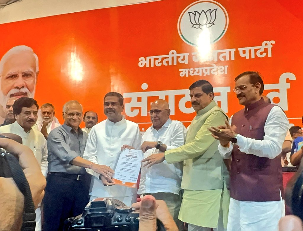 हितानंद Hitanand (@hitanandsharma) on Twitter photo वरिष्ठ भाजपा नेता एवं बैतूल विधानसभा क्षेत्र से विधायक श्री हेमंत खंडेलवाल जी को भारतीय जनता पार्टी मध्यप्रदेश के प्रदेश अध्यक्ष पद पर निर्विरोध निर्वाचित होने पर हार्दिक बधाई एवं शुभकामनाएं।
<a href="/Hkhandelwal1964/">Hemant Khandelwal</a> <a href="/BJP4MP/">BJP Madhya Pradesh</a> वरिष्ठ भाजपा नेता एवं बैतूल विधानसभा क्षेत्र से विधायक श्री हेमंत खंडेलवाल जी को भारतीय जनता पार्टी मध्यप्रदेश के प्रदेश अध्यक्ष पद पर निर्विरोध निर्वाचित होने पर हार्दिक बधाई एवं शुभकामनाएं।
<a href="/Hkhandelwal1964/">Hemant Khandelwal</a> <a href="/BJP4MP/">BJP Madhya Pradesh</a>