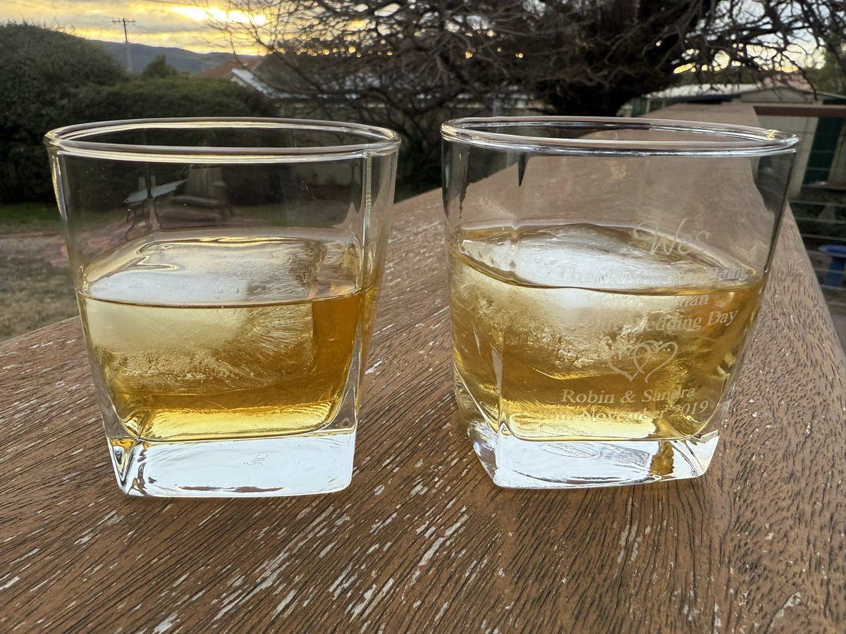 wapple15's tweet photo. Wednesday evening #WhiskeyView #WhiskeyOclock #Canberra 🥃🥃 https://t.co/pBj2jIw3B1