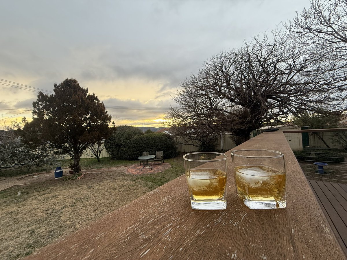 wapple15's tweet photo. Wednesday evening #WhiskeyView #WhiskeyOclock #Canberra 🥃🥃 https://t.co/pBj2jIw3B1