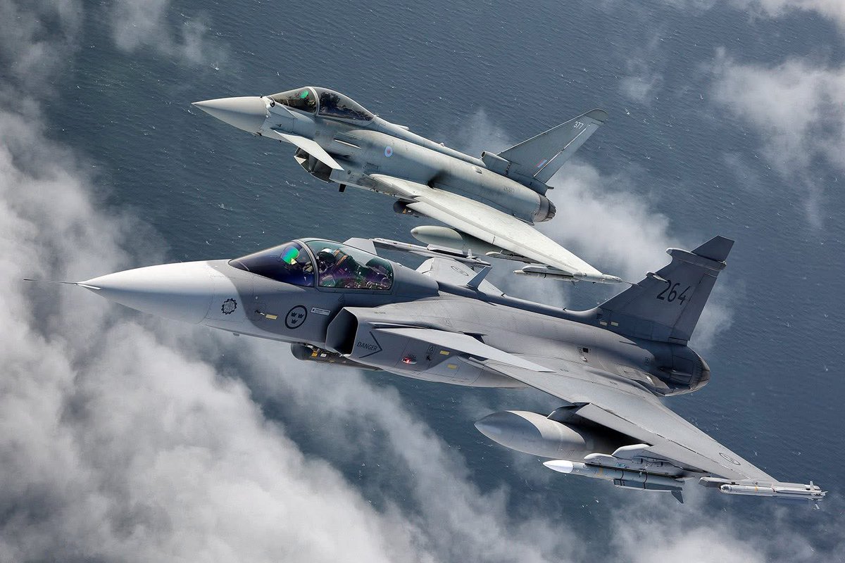NATO_AIRCOM's tweet image. Air Policing detachments are on Quick Reaction Alert 24/7/365
🇬🇧 in 🇵🇱
🇵🇹 in 🇪🇪
🇵🇱🇷🇴in 🇱🇹
🇮🇹in 🇷🇴
Safeguarding the integrity of NATO airspace is a permanent peacetime task contributing to NATO’s collective defence