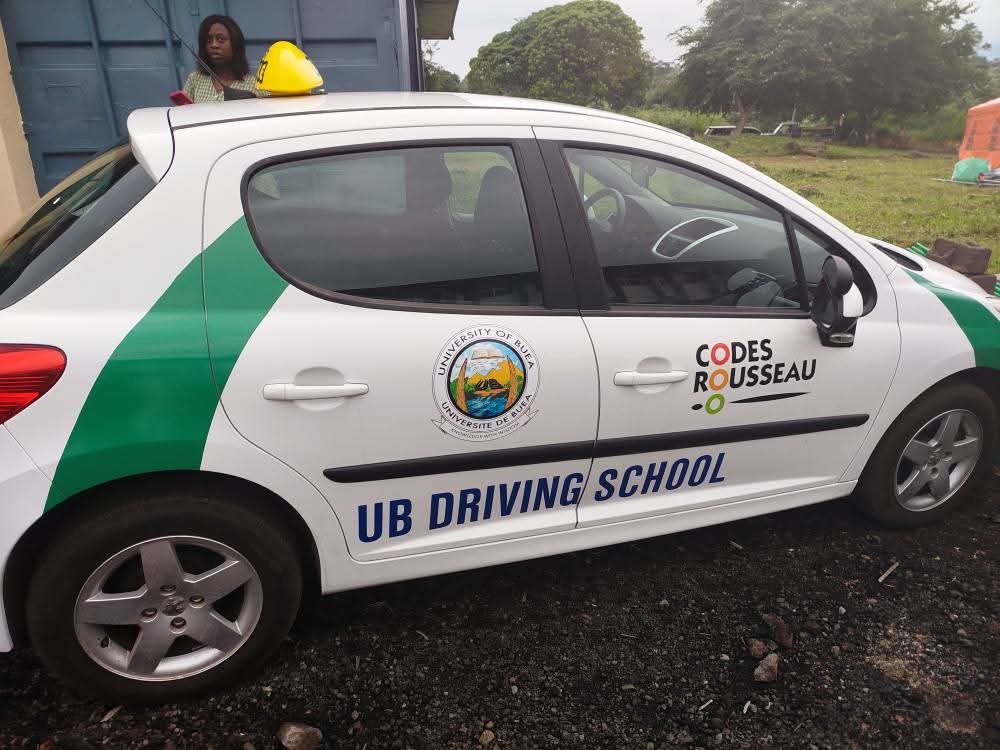TheCameroonianZ's tweet photo. Inauguration de l'auto-école de l'Université de Buea.

#Cameroon https://t.co/On85w80vQB