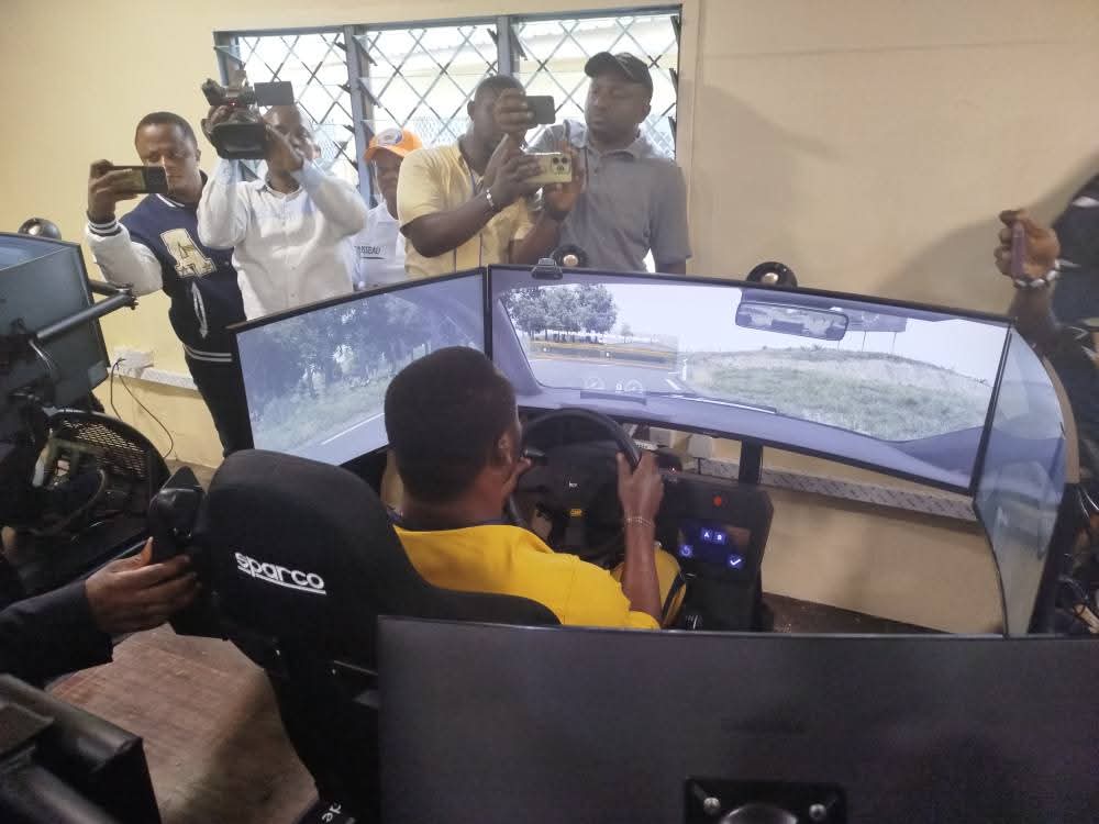 TheCameroonianZ's tweet photo. Inauguration de l'auto-école de l'Université de Buea.

#Cameroon https://t.co/On85w80vQB
