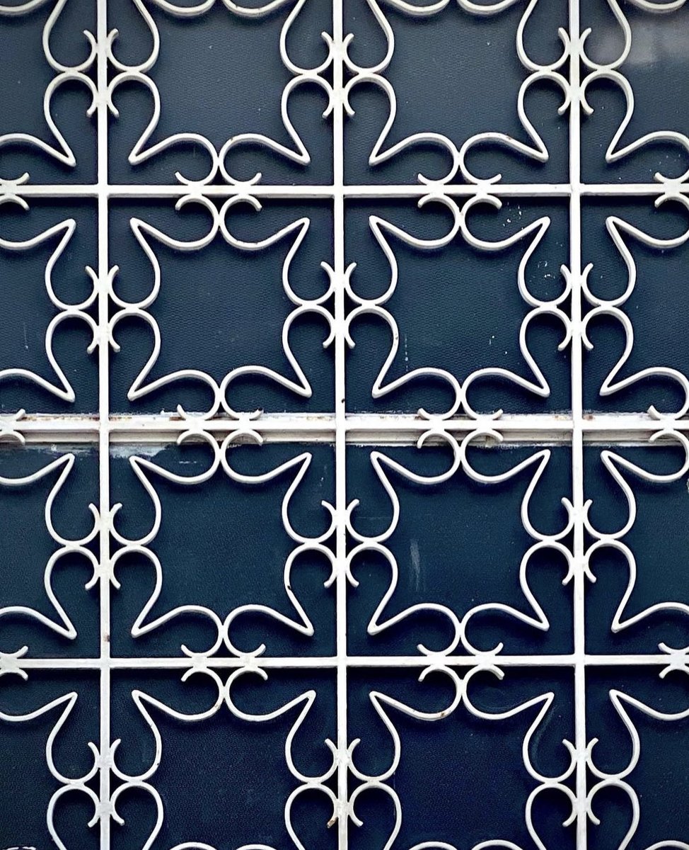 PressGreekEmbas's tweet photo. 🌀Doors of Athens #doorsofathens  

📸: @fakefakenet
 Alexander Jaschik 
@doorsofathens
 /#instagram #Athens #thisisathens #urbanathens #blue 🌀#athenscity 
@Greece_Journal ⁦@instagram⁩ #urbanathens 🚪#sundoors 
 
I💙💜the doors of Athens! https://t.co/QW8cMyPuwE