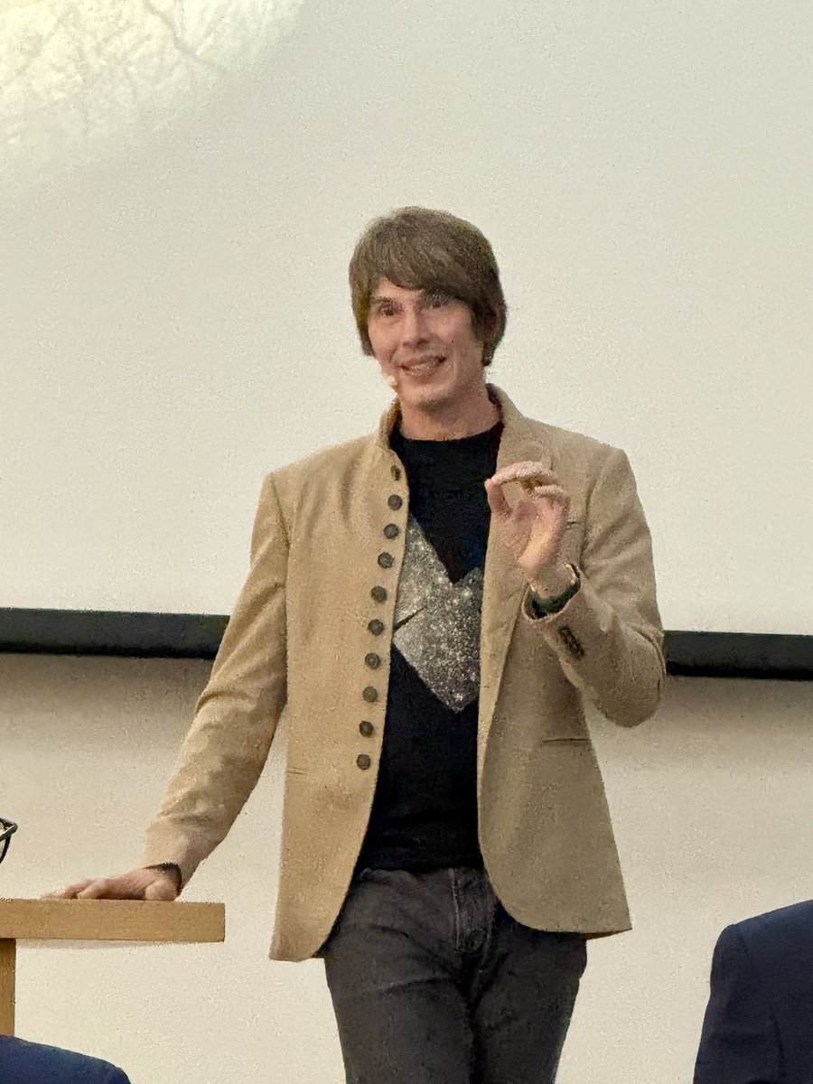 Tom Nokes (@tomnokes) on Twitter photo Great to listen to <a href="/ProfBrianCox/">Brian Cox</a> last night! A fantastic speaker and very inspirational! 👏🏻 <a href="/BrianClarkeAcad/">BrianClarkeAcademy</a> <a href="/BrianClarkeHT/">Allison Ash</a> 🤩 Great to listen to <a href="/ProfBrianCox/">Brian Cox</a> last night! A fantastic speaker and very inspirational! 👏🏻 <a href="/BrianClarkeAcad/">BrianClarkeAcademy</a> <a href="/BrianClarkeHT/">Allison Ash</a> 🤩