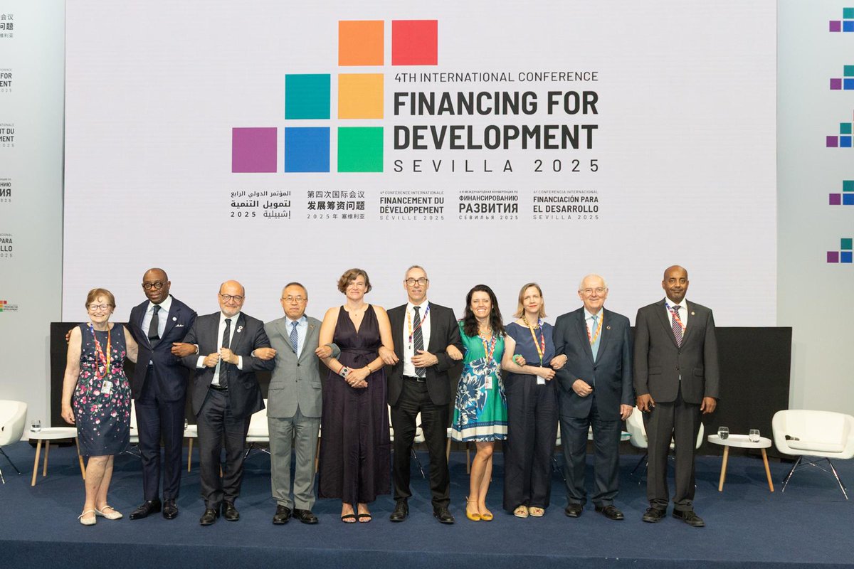 Agence Française de #Développement (AFD) 🇫🇷 🇪🇺 (@afd_france) on Twitter photo Présentation du guide des banques publiques de développement de <a href="/FinanceInCommon/">Finance in Common</a> / AFD / <a href="/UNDESA/">UN DESA</a> lors de la #FfD4.
<a href="/RiouxRemy/">Rémy Rioux</a> :
« Dans un monde où les fake news abondent, la recherche et les données fiables n'ont jamais été aussi importantes pour favoriser l'intelligence Présentation du guide des banques publiques de développement de <a href="/FinanceInCommon/">Finance in Common</a> / AFD / <a href="/UNDESA/">UN DESA</a> lors de la #FfD4.
<a href="/RiouxRemy/">Rémy Rioux</a> :
« Dans un monde où les fake news abondent, la recherche et les données fiables n'ont jamais été aussi importantes pour favoriser l'intelligence