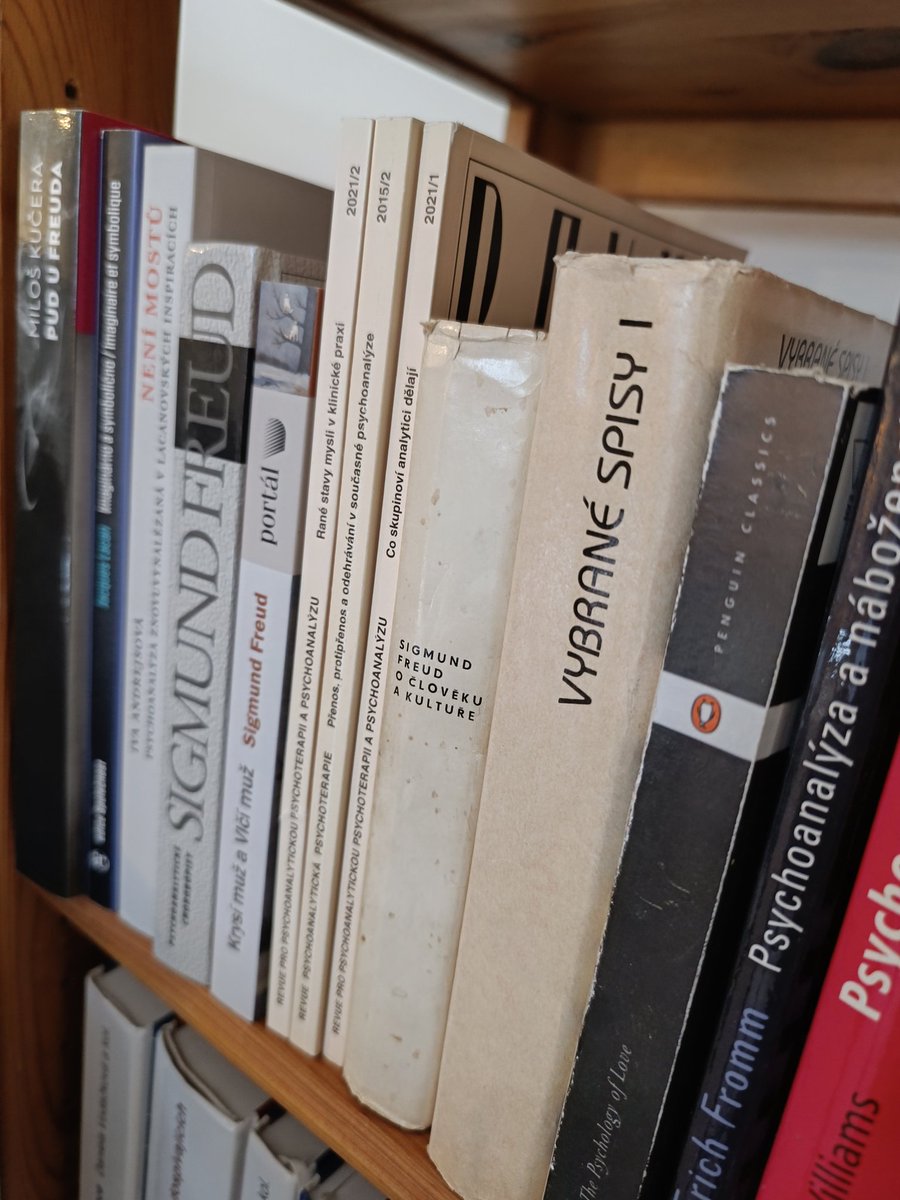 Obestavuji pracovnu kvalitní literaturou, aby nikdo, kdo vstoupí, nebyl na pochybách, co se bude dít.