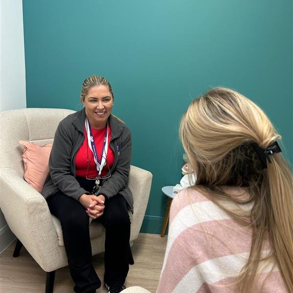 MerchantsQuayIR's tweet image. At Jane’s Place, women can feel safe and secure in their bodies and in their minds. This unique service is made possible only through the kindness of our donors here at MQI. Thank you for all you do to help women feel safe and to heal.

mqi.ie/janes-place-ap…