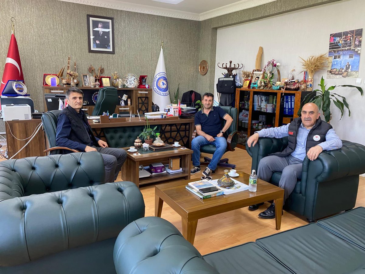Van İl Tarım ve Orman Müdürlüğü (@vantarimorman65) on Twitter photo İl Müdürümüz Dr. Turgay ŞİŞMAN, YYÜ Ziraat Fak. Dekanı Prof. Dr. Murat TUNÇTÜRK’ü ziyaret etti.
Ziyarette Van ilinin tarımsal potansiyeli ile gelecekte yapılacak tarımsal projeler hakkında bilgi alışverişinde bulunuldu.
<a href="/ibrahimyumakli/">İbrahim Yumaklı</a> <a href="/tcvanvaliligi/">T.C. Van Valiliği 🇹🇷</a> <a href="/musagoktas_/">Musa Göktaş</a> <a href="/trgyssmn/">Turgay ŞİŞMAN</a> İl Müdürümüz Dr. Turgay ŞİŞMAN, YYÜ Ziraat Fak. Dekanı Prof. Dr. Murat TUNÇTÜRK’ü ziyaret etti.
Ziyarette Van ilinin tarımsal potansiyeli ile gelecekte yapılacak tarımsal projeler hakkında bilgi alışverişinde bulunuldu.
<a href="/ibrahimyumakli/">İbrahim Yumaklı</a> <a href="/tcvanvaliligi/">T.C. Van Valiliği 🇹🇷</a> <a href="/musagoktas_/">Musa Göktaş</a> <a href="/trgyssmn/">Turgay ŞİŞMAN</a>