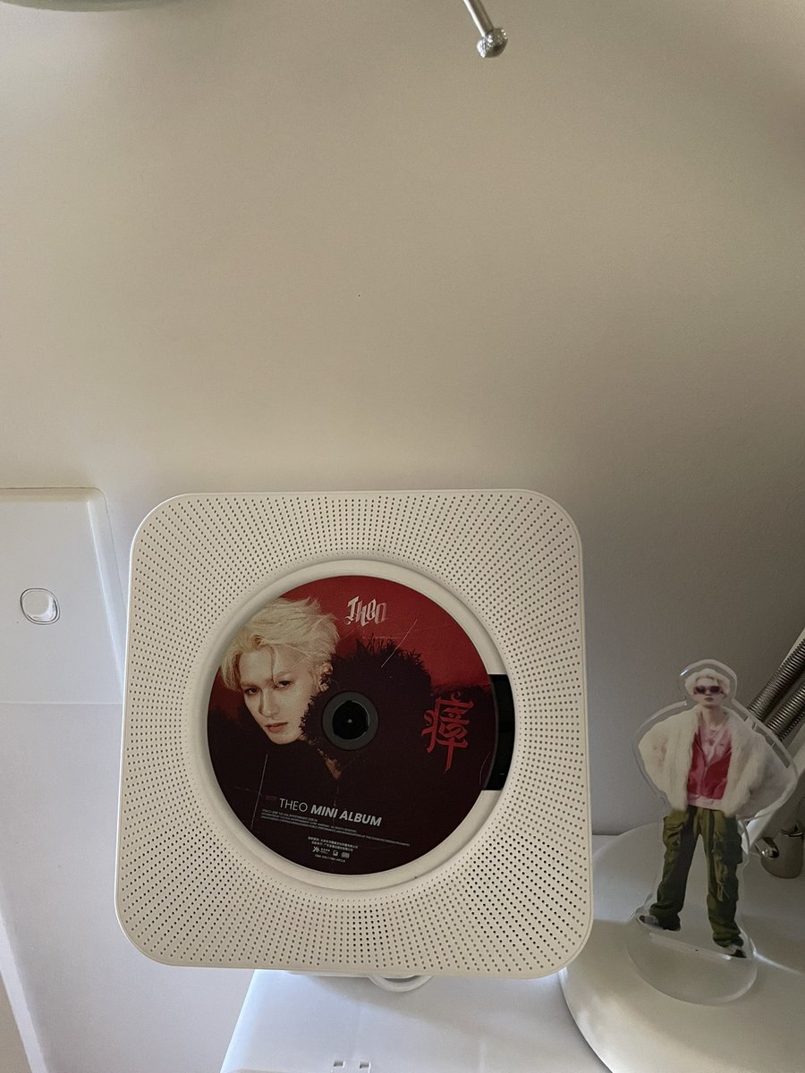 pearlymintss's tweet photo. finally got zhengting’s physical album after two whole months dhehhsjsgshsh im happy https://t.co/Bjgy97BRHv