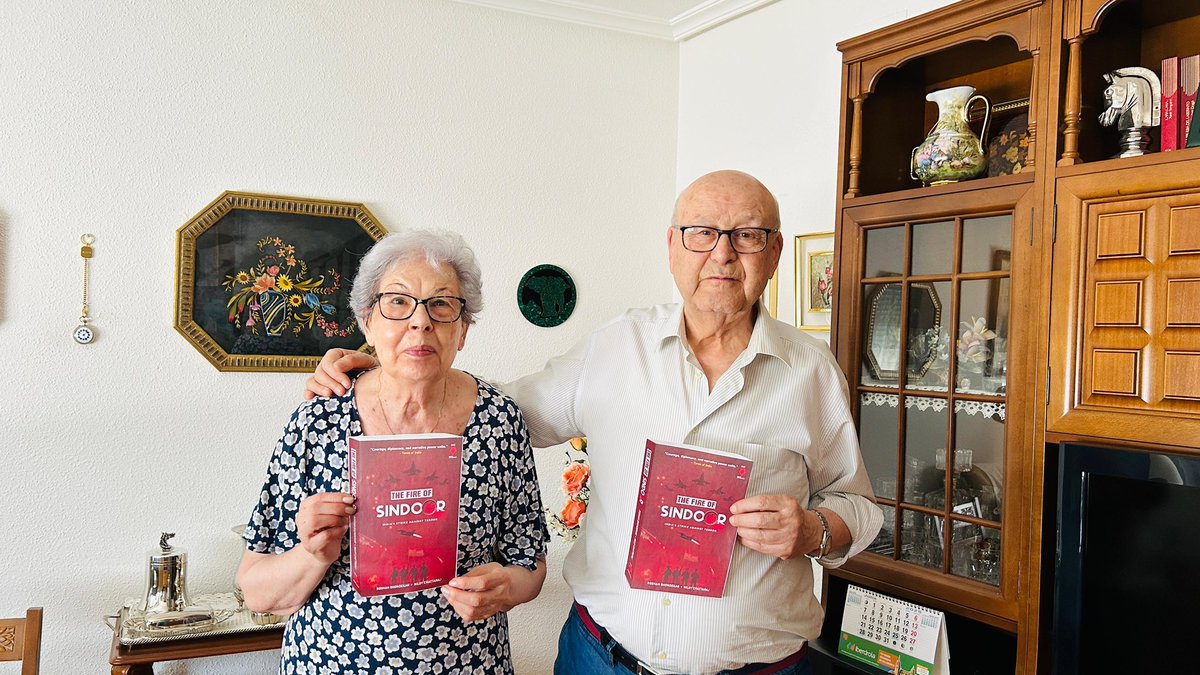 Write_India's tweet photo. Spanish citizens amplify 𝐓𝐡𝐞 𝐅𝐢𝐫𝐞 𝐨𝐟 𝐒𝐢𝐧𝐝𝐨𝐨𝐫, standing strong with India.🇮🇳 🤝 🇪🇸

📘 Grab your copy: https://t.co/cVFfK2XMs6

#WriteIndia #FireofSindoor https://t.co/isA8UNEtMo