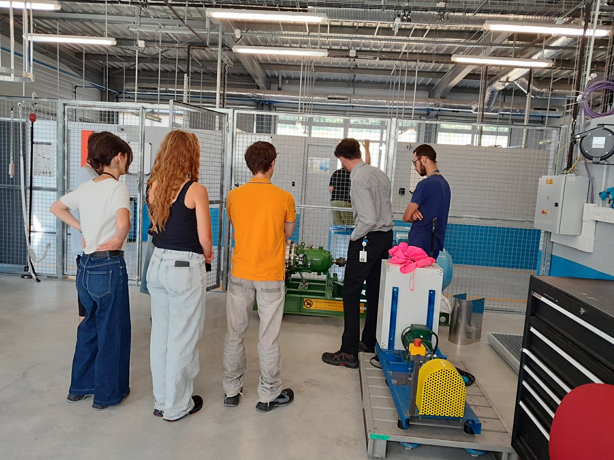 En juin, nous avons eu le plaisir d'accueillir une trentaine de lycéens du département pour découvrir les métiers de l'énergie. Les jeunes générations sont essentielles pour participer à la transition énergétique !
+ d'infos : urls.fr/Z9JDPJ
#DLDAoût