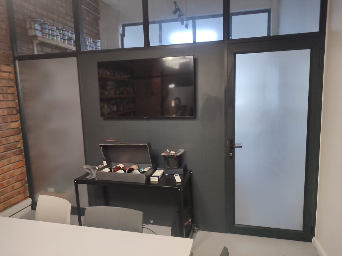 IdealDnP's tweet image. Enhance your office space with vinyl window frosting from Ideal Design &amp;amp; Print. Professional installation is provided only in Cape Town (All Suburbs)
#WindowFrosting #VinylSignage #CapeTown
