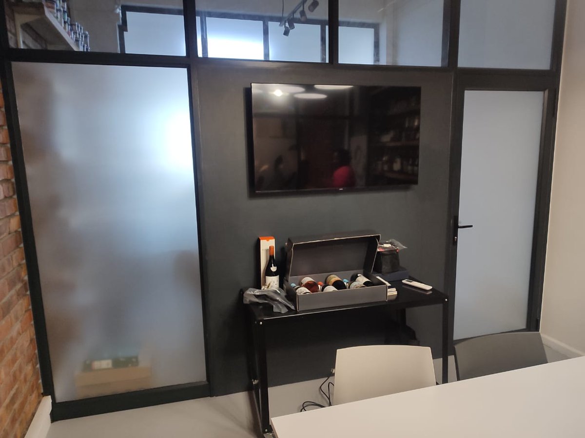 IdealDnP's tweet image. Enhance your office space with vinyl window frosting from Ideal Design &amp;amp; Print. Professional installation is provided only in Cape Town (All Suburbs)
#WindowFrosting #VinylSignage #CapeTown