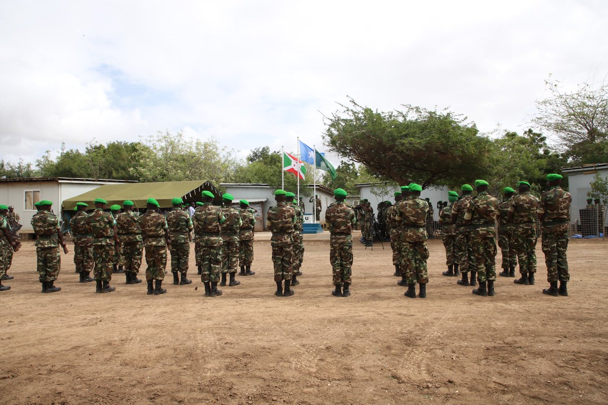 aussom_'s tweet image. Ciidamada Burundi ee ka tirsan #AUSSOM ayaa Talaadadii Garoonka Diyaaradaha ee Jowhar ee Qaybta 5-aad ku xusay Maalinta 63-guurada Xorriyadda dalkooda.
S/Gaas Peter Kimani Muteti, oo ah Ku Xigeenka Taliyaha Ciidanka AUSSOM ee qaabbilsan Taageerada & Saadka, ayaa ammaanay sida…