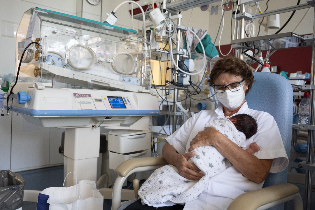 Sabies que el #CLÍNIC té 7⃣6⃣3⃣ llits? També disposa de:

4⃣1⃣ quiròfans
3⃣1⃣ incubadores
9⃣ sales de radiologia convencional
7⃣ sales de part

➕ Info 👉 clinicbarcelona.org/ca/asistencia/…
