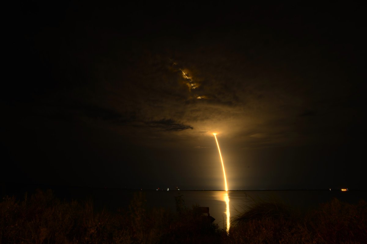 Volkambus's tweet photo. Falcon 9, with Starlink 10.25, flies for 500th launch! https://t.co/Wq056goKA5