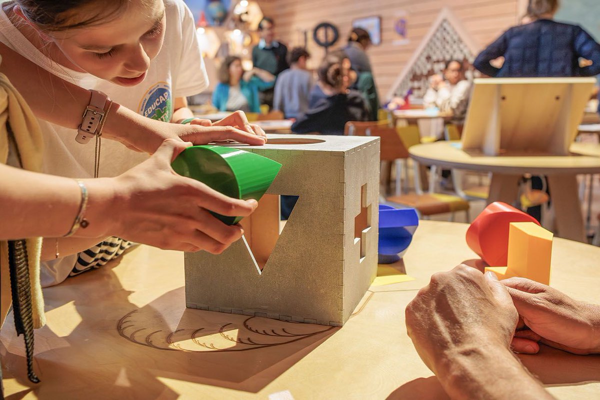 🌟 Cet après-midi, au programme des Étincelles du Palais : 4 exposés de chimie, 4 d'informatique, 2 de mathématiques (mais aussi 2 ateliers concernant cette discipline) ainsi que 2 séances de Planétarium.

On vous attend ! Le bâtiment est climatisé 😉
➡️ …terie-etincelles.palais-decouverte.fr