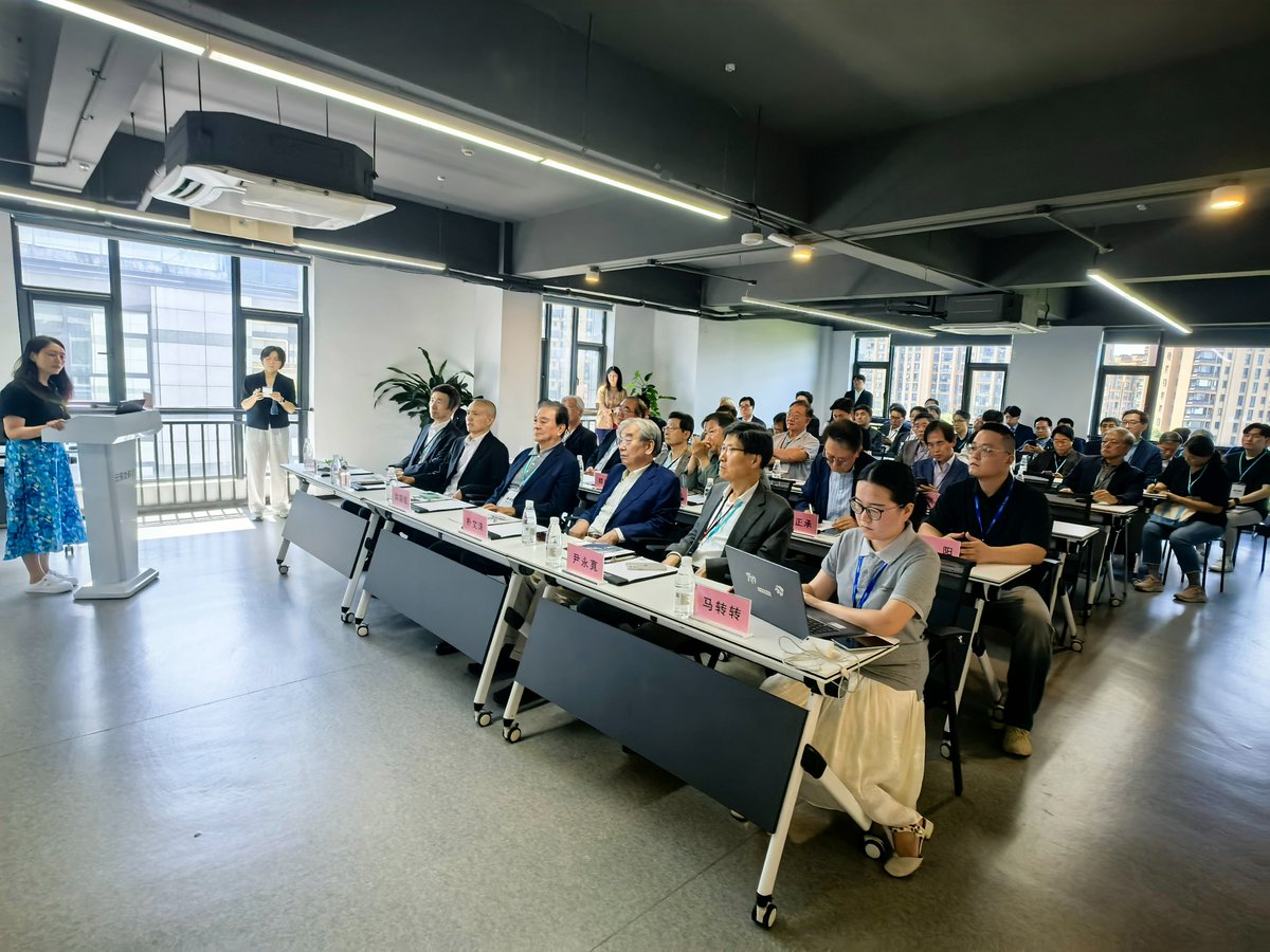 DeepRobotics_CN's tweet image. 🌟 Exciting Visit from Korean Delegation to DEEP Robotics! 🤖
On July 2nd, we were honored to welcome a 56-member delegation from South Korea, led by Mr. Hong Seok-hyun, Chairman of JoongAng Holdings. The delegation included representatives from Korean government policy research…