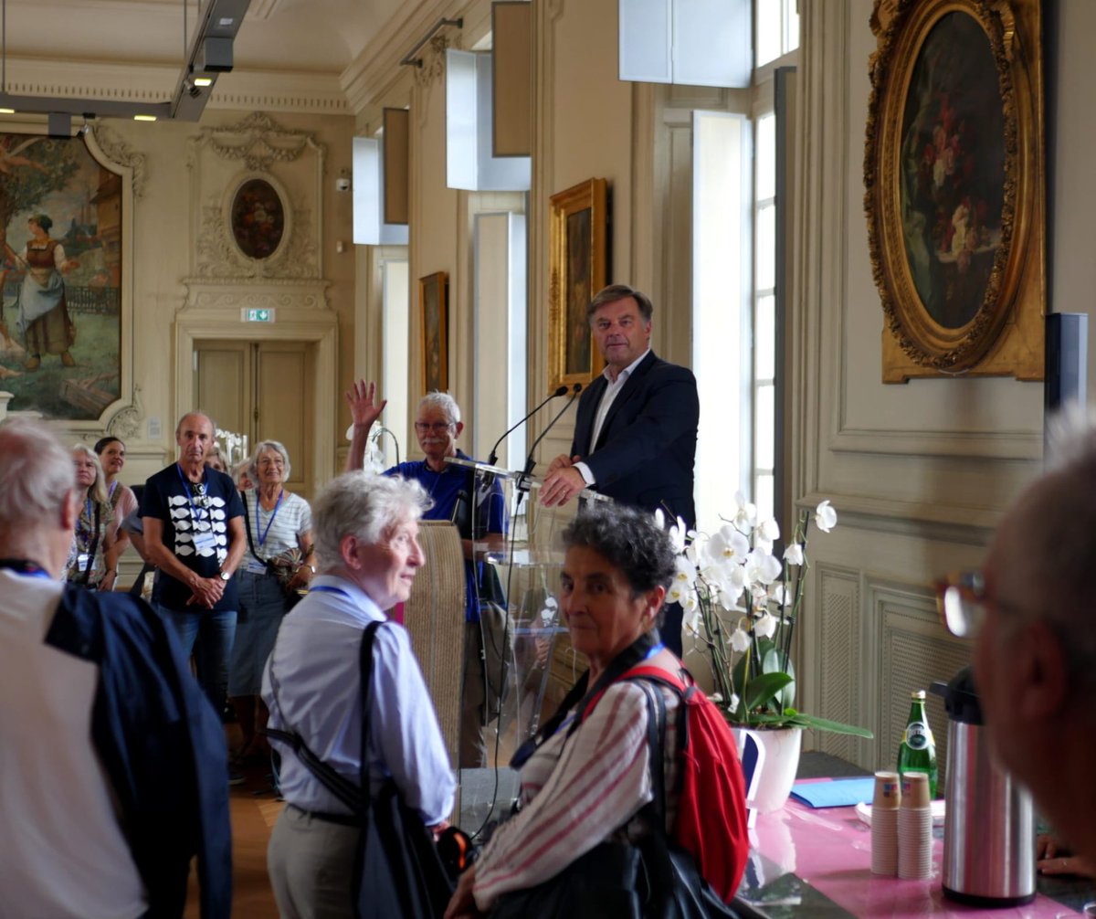 HubertdeJenlis's tweet image. Merci les Greeters !
🤝 En fin de semaine dernière, j’ai eu le plaisir d’accueillir à l’Hôtel de Ville les bénévoles venus de toute la France pour la Convention nationale des Greeters, organisée par l’association locale Amiens comme Amie.
👉 Les Greeters, ce sont des passionnés…