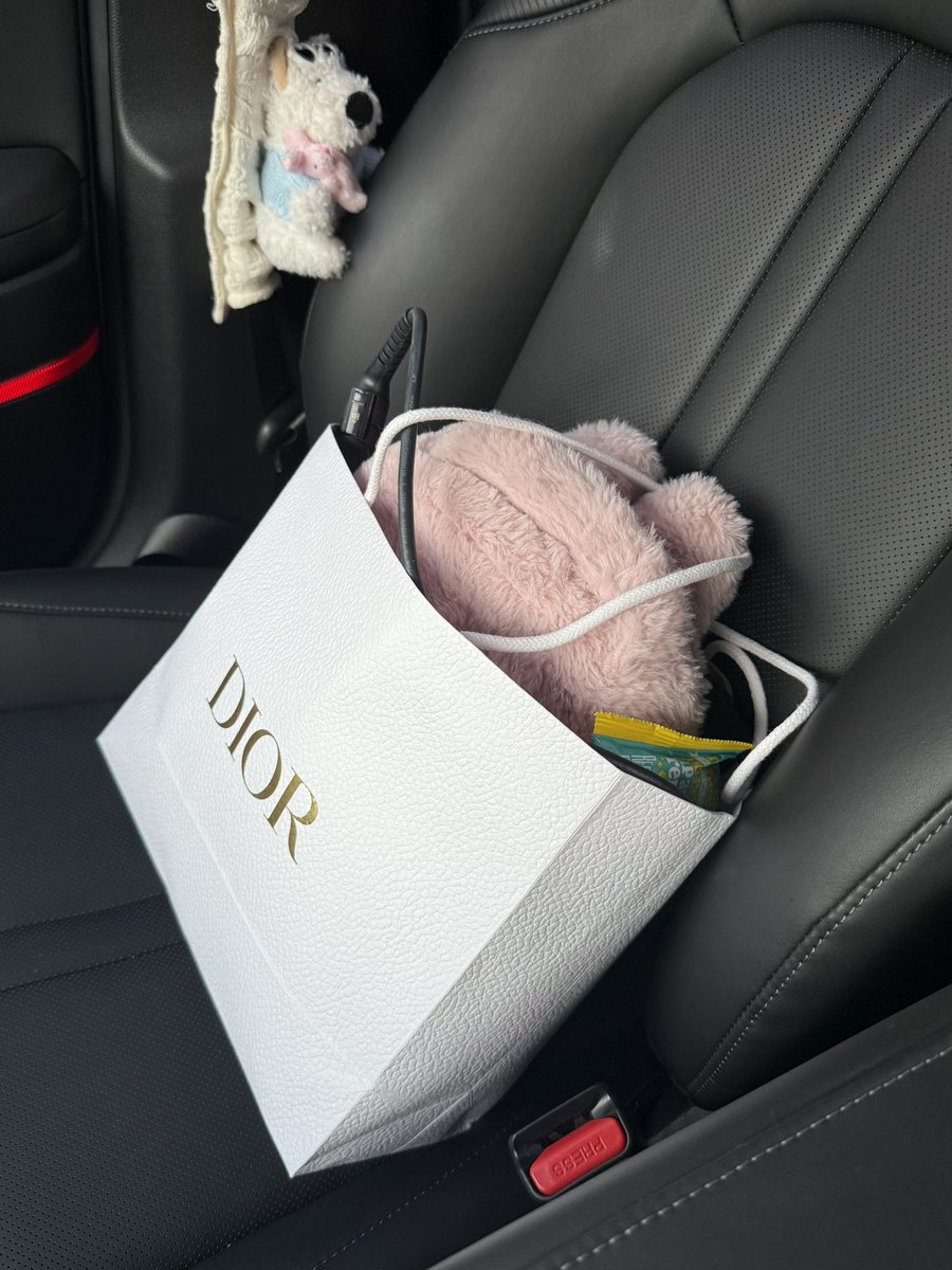 我爸临时休息俩天要来住俩天 再见 我收拾收拾去店里住了