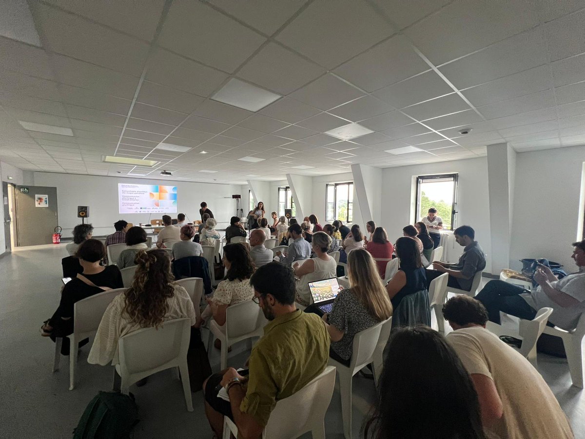 Eusko Ikaskuntza (@ei_sev) on Twitter photo 🚀 Eusko Ikaskuntzak parte hartzen du gaur Baionan.
📚 “Mugaz gaindiko komunikazio eleanitza: erronkak, praktikak eta ikuspegiak” ikastaroan.
🗣️ 3. Mahai-inguruan:
✨ “Eremu praktikoa: euskara hizkuntza komun gisa txertatuz, mugaz gaindiko komunikazio eleaniztunaren erronkak eta 🚀 Eusko Ikaskuntzak parte hartzen du gaur Baionan.
📚 “Mugaz gaindiko komunikazio eleanitza: erronkak, praktikak eta ikuspegiak” ikastaroan.
🗣️ 3. Mahai-inguruan:
✨ “Eremu praktikoa: euskara hizkuntza komun gisa txertatuz, mugaz gaindiko komunikazio eleaniztunaren erronkak eta