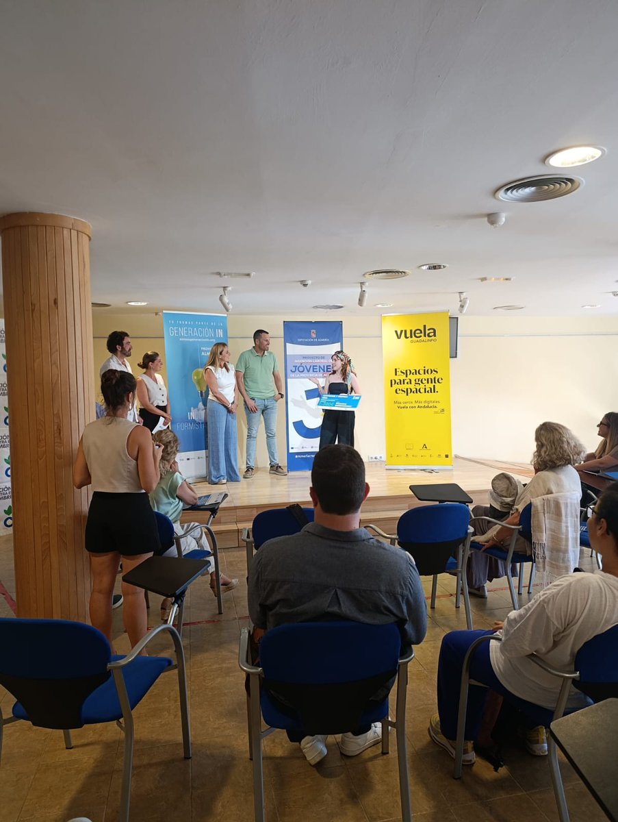 dipalme_almeria's tweet photo. 🌟 12 jóvenes con 12 sueños

🛫 El concurso "Emprende y Despega Vera 2025" lanza al talento joven almeriense hacia el emprendimiento sostenible e inclusivo. 

🏆 Felicidades a Marina, Carla, Pablo y Simón por demostrar que se puede innovar y emprender desde nuestros pueblos. https://t.co/oPjP3SVt2b