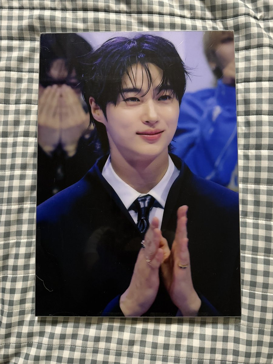 끼얏~ 프레첼쌤의 권위 도착!!🫶🏻

그옛날 전 프레첼쌤의 1031번째 팔로워 이벵에 당첨되었답니다~ 여러번 사진 조율도 하고 바쁘셨던 쌤의 스케줄로인해 조금 늦어졌지만 완성된 액자를 받아본 오늘!! 
저 완전 계탔어요~ 😱

우석이 얼굴보며 더위 잊어가는중❄️
넘감사해여💙💙🫶🏻
<a href="/luv_wooseok1031/">프레첼🥨</a>