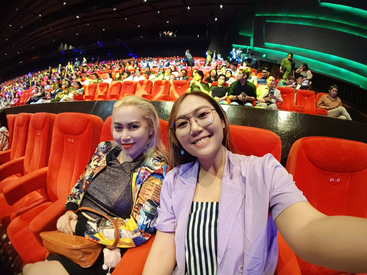 junowbabe's tweet image. Nice to see some old &amp;amp; new #theater baddies👩‍🎤👨‍🎤🧑‍🎤
Stunning vocals and over 400 costume changes💃🕺
What a visual feast! Baddies never retire! 😆🤭

 #DeliaD #DeliaDmusical #happypride 🌈🩷🤍