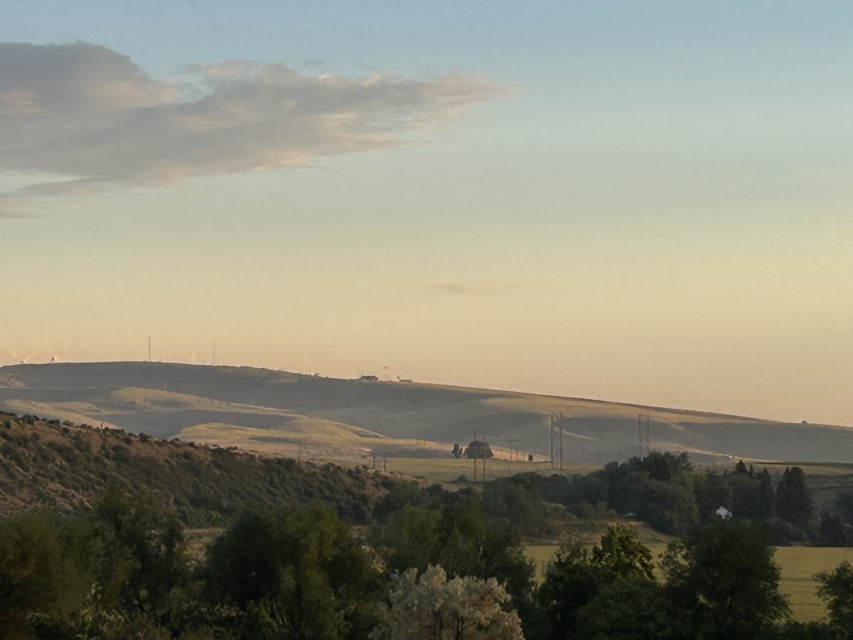 ToddKunzTV's tweet image. My photos from backside of the Garden Creek Fire east of Firth, #Idaho on the Fort Hall Reservation. Sho-Ban News reports it started at 12:30pm in the Lincoln Creek District. It is 1,000 acres as of Tuesday evening and 0% contained. Evacuations are in order. #wildfire #forthall