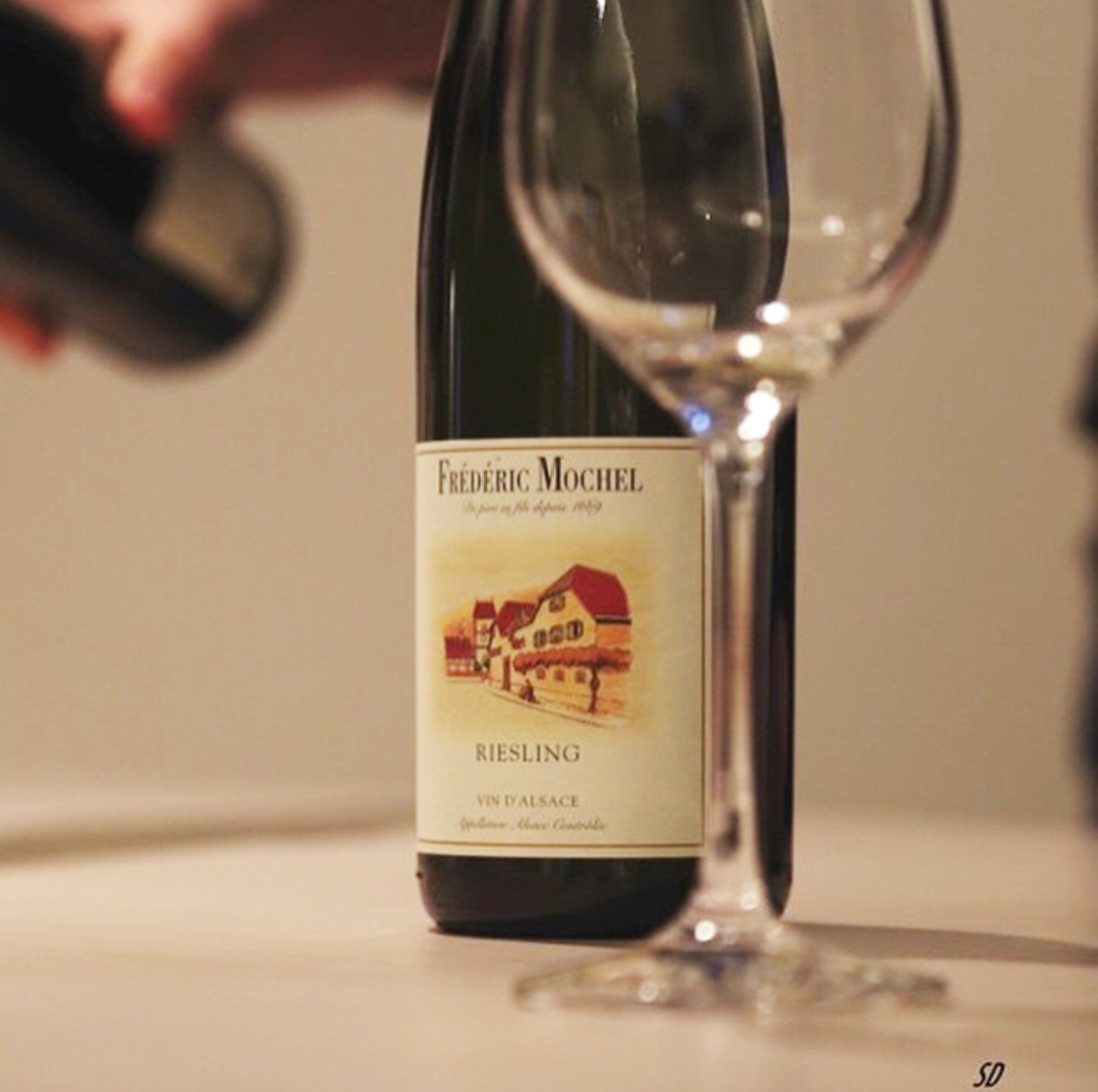 When you need a bit of freshness ! 😊

#fredericmochel #riesling #organic #traenheim #familywinery #drinkalsace #alsacerocks

(Photo : backinalsace)