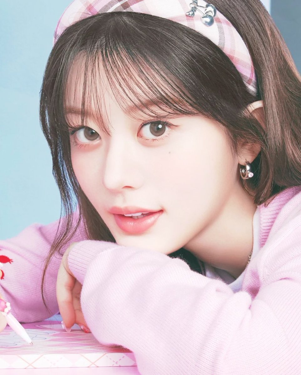 ꒰՞𓏲࣪₊⭑୨୧ ꒱ Pouty pout, my cherry-pink pout
                     might just cast a sugar spell! / 🩷
Click! ✶ My fingers go twinkle with lil’ bows
and sყrᥙρყ hᥱᥲrts... ୭ ׅ𝅄ֹ ׅ🐚 *♡