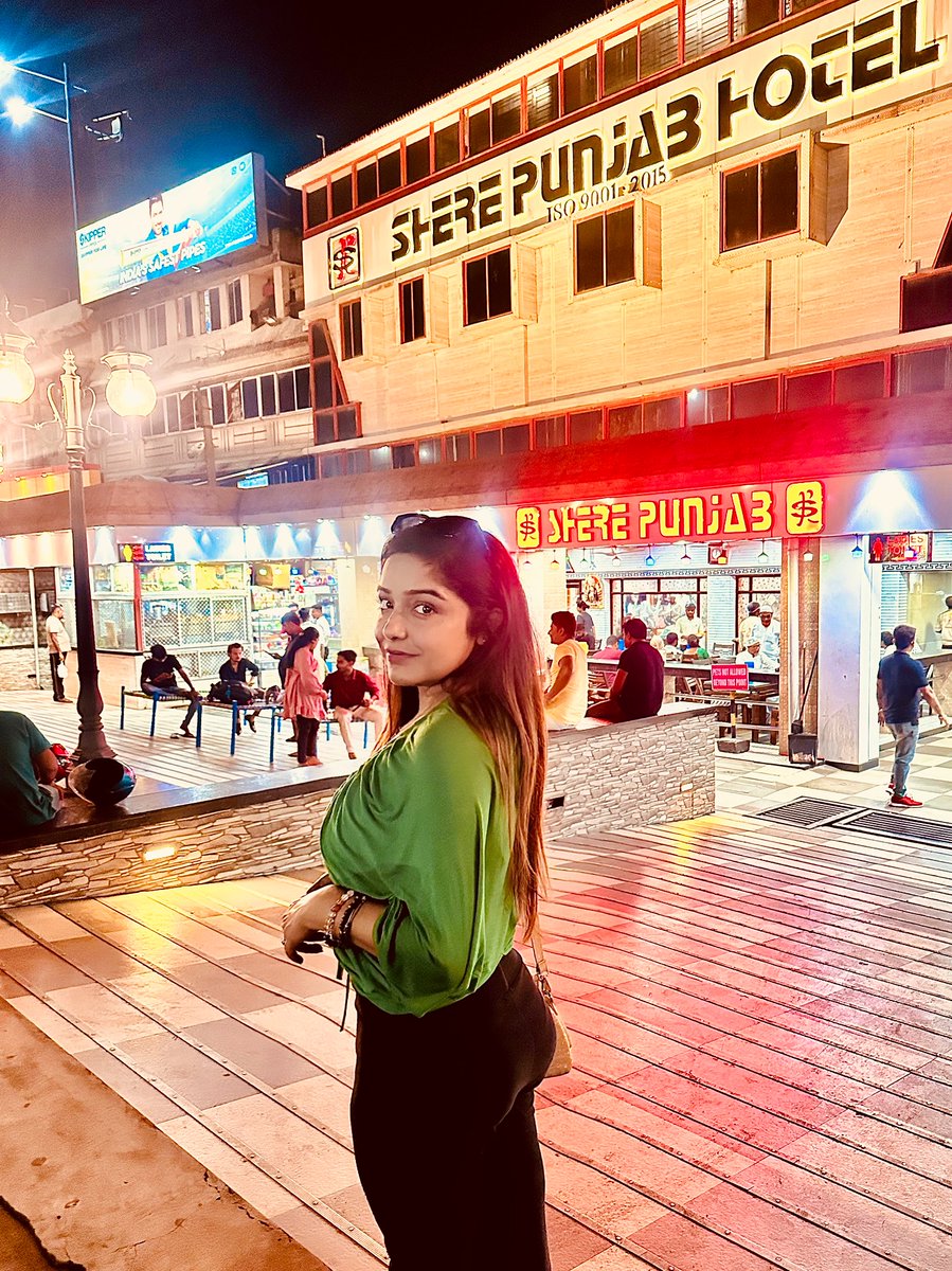 sayantani8's tweet image. A day out with old buddies   .. 😍🤟

#muchneededbreak #longdrive #music #goodfood #oldfriends #goodfoodgoodmood #goodvibesonly #lastmonday