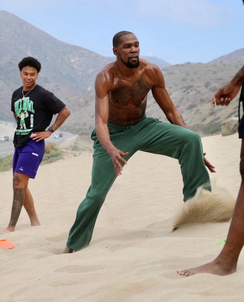 Kevin Durant France tweet media