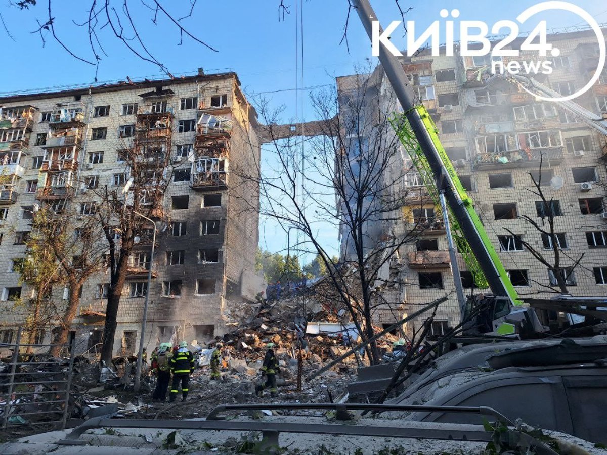 OlenaHalushka's tweet photo. If Ukraine is left w/o sufficient air defences, russia will wipe out entire big cities with ballistics. Tens of millions will flee to Europe by winter. This is not a threat -- it's a fact waiting to happen if this whole let's wait for peace talks farce is allowed to continue. https://t.co/1zu8Bu75k0