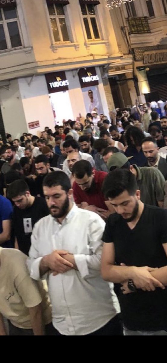 mcanerselek's tweet photo. @Kubi__22 Kafanın üstünde birleştir elleri kardeşim https://t.co/Ul9s6uIKLE