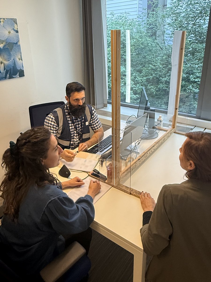 EUAsylumAgency's tweet image. Since March 2025, the EUAA has supported ๐ง๐ช Immigration Office by deploying experts to the Brussels registration centre.
Working with national authorities, the Agency helps facilitate timely registrations and improve efficiency in asylum procedures.