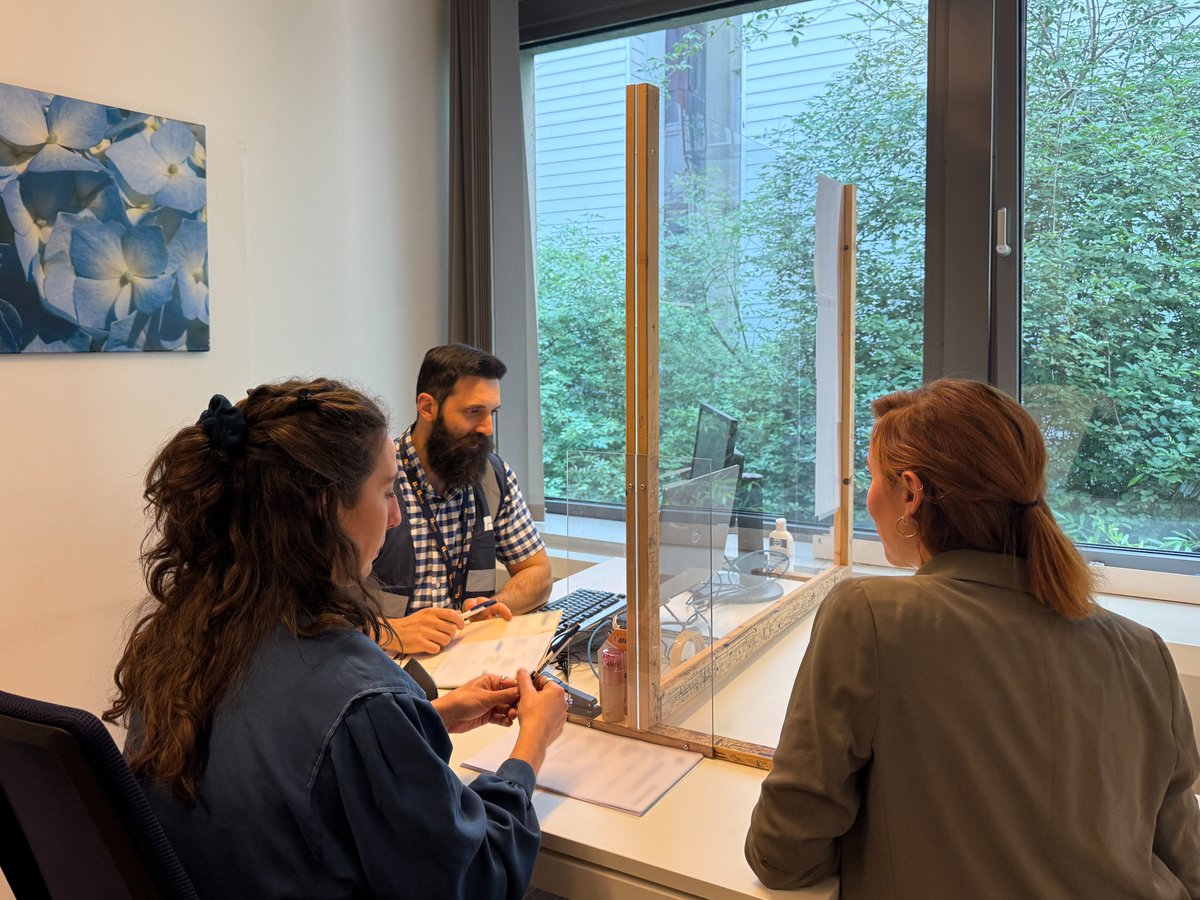 EUAsylumAgency's tweet image. Since March 2025, the EUAA has supported ๐ง๐ช Immigration Office by deploying experts to the Brussels registration centre.
Working with national authorities, the Agency helps facilitate timely registrations and improve efficiency in asylum procedures.