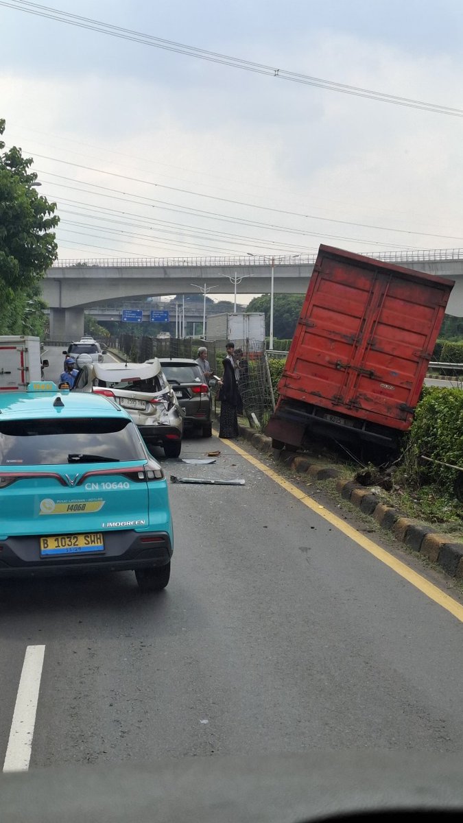 #INFOTRANSJAKARTA | Koridor 7, Koridor 9, Rute 7C, Rute 7D, Rute 9C, mengalami keterlambatan kedatangan dikarenakan adanya kecelakaan lalulintas di sekitar Exit Toll UKI. Mohon maaf atas ketidaknyamanannya. #JAKI #PerluTahu #Koridor7 #Koridor9 #Rute7C #Rute7D #Rute9C