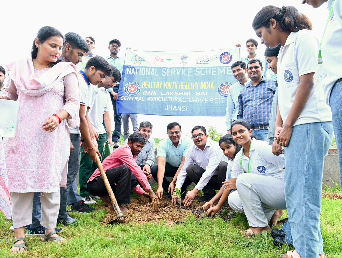 NSSRDUPUK's tweet photo. The NSS Cell of Rani Lakshmibai Central Agricultural University, Jhansi UP organized Plantation Programme under Van Mahostav 

#VanMahotsav  #MYBharat 

@YASMinistry @mansukhmandviya @khadseraksha @mybharatgov @_NSSIndia  @RLBCAU_NSS https://t.co/SnryUnLCj5